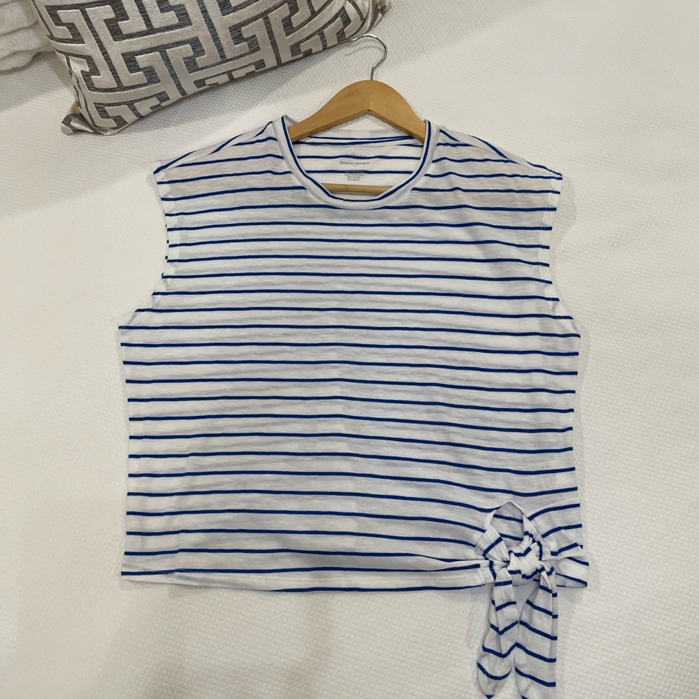 NWOT! Banana Republic Blue and White Striped Malibu Tee